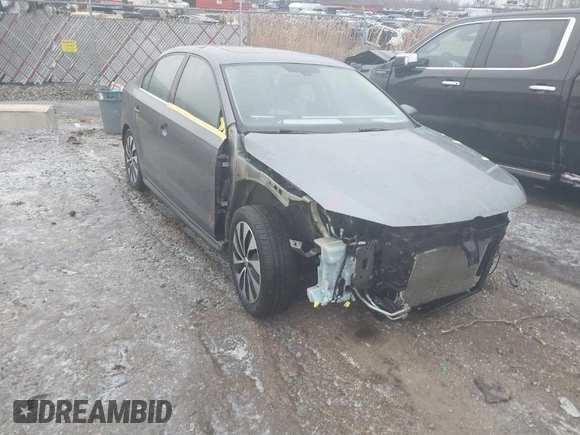 2015 Volkswagen Jetta Sedan Hybrid SEL Premium with VIN 3VW637AJ9FM310524, listed as a IAAI auction lot 41530261 with 160,088 mi miles. Bid and sale history available at carsss.com. Image 1.