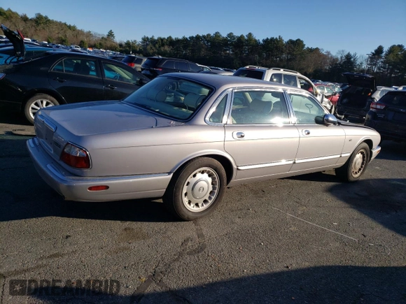 2000 Jaguar XJ Vanden Plas with VIN SAJDA24C7YLF17289, listed as a Copart auction lot 81923924 with 42,689 mi miles and Clean title. Bid and sale history available at DreamBid. Image 3.