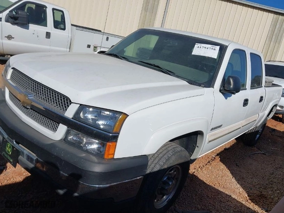 2004 Chevrolet Silverado 2500HD LT3 with VIN 1GCHK23G74F114579, listed as a IAAI auction lot 41794758 with 184,369 mi miles. Bid and sale history available at carsss.com. Image 2.
