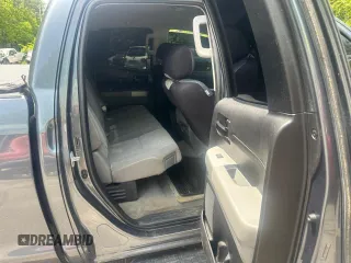 2009 Toyota Tundra z VIN 5TFBT54179X015051, wystawiony jako Copart lot #59124915 z przebiegiem 137 889 mil mil oraz Tytuł czysty. Historia ofert i sprzedaży dostępna na DreamBid. Obrazek 6.