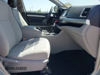 2016 Toyota Highlander LE Plus z VIN 5TDZKRFH2GS149519, wystawiony jako IAAI lot #42346714 z przebiegiem 76 682 mil mil oraz . Historia ofert i sprzedaży dostępna na DreamBid. Obrazek 5.