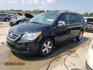 2013 Volkswagen Routan z VIN 2C4RVADG6DR725295, wystawiony jako Copart lot #68490534 z przebiegiem 92 754 mil mil oraz Szkody całkowita. Historia ofert i sprzedaży dostępna na DreamBid. Obrazek 1.