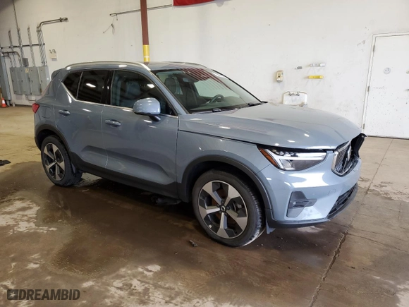 2023 Volvo XC40 Plus Bright Theme with VIN YV4L12UN4P2963605, listed as a Copart auction lot 51118725 with 4,406 mi miles and Clean Title. Bid and sale history available at carsss.com. Image 4.