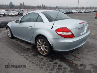 2005 Mercedes-Benz SLK 230/320 z VIN WDBWK56FX5F040781, wystawiony jako IAAI lot #41321130 z przebiegiem 100 319 mil mil oraz . Historia ofert i sprzedaży dostępna na DreamBid. Obrazek 3.