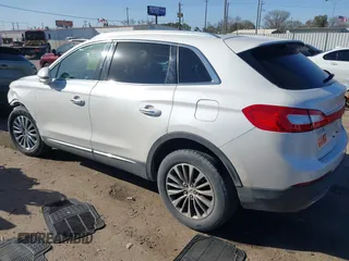 2016 Lincoln MKX Select with VIN 2LMTJ6KR1GBL75185, listed as a IAAI auction lot 41706363 with 135,844 mi miles and . Bid and sale history available at carsss.com. Image 3.