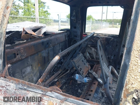 2002 Ford F-250 XL с VIN 1FTNW21F22EB43251, выставлен на аукционе IAAI как лот 42115145 с пробегом Не указан миль и . История ставок и продаж доступна на DreamBid. Изображение 8.