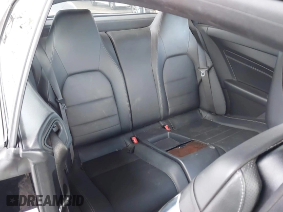 2014 Mercedes-Benz E 350 z VIN WDDKJ5KBXEF249207, wystawiony jako IAAI lot #41750638 z przebiegiem 86 960 mil mil oraz . Historia ofert i sprzedaży dostępna na DreamBid. Obrazek 8.