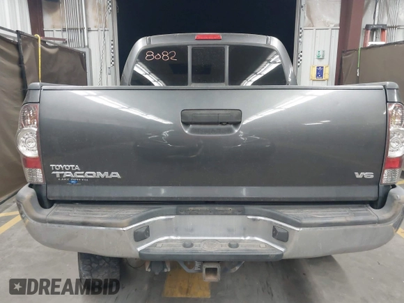 2013 Toyota Tacoma z VIN 3TMLU4EN5DM119775, wystawiony jako IAAI lot #41999062 z przebiegiem 122 757 mil mil oraz . Historia ofert i sprzedaży dostępna na DreamBid. Obrazek 16.