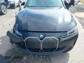 2025 BMW i4 xDrive40 z VIN WBY43HD03SFU60723, wystawiony jako IAAI lot #41934522 z przebiegiem 361 mil mil oraz . Historia ofert i sprzedaży dostępna na DreamBid. Obrazek 13.