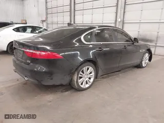 2016 Jaguar XF 35t Premium with VIN SAJBJ4BV4GCY22008, listed as a IAAI auction lot 41791072 with 111,439 mi miles. Bid and sale history available at carsss.com. Image 4.