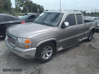 2002 GMC Sierra 1500 SLE with VIN 2GTEC19T421264846, listed as a IAAI auction lot 30569032 with 237,831 mi miles. Bid and sale history available at carsss.com. Image 2.