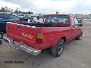 1989 Toyota Pickup DLX with VIN JT4RN93P8K0004371, listed as a IAAI auction lot 42126597 with 180,609 mi miles and . Bid and sale history available at DreamBid. Image 4.