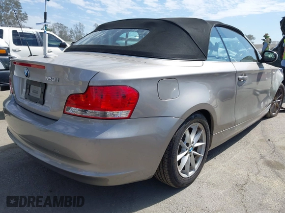 2011 BMW 1 Series 128i с VIN WBAUN1C56BVH82939, выставлен на аукционе IAAI как лот 41700305 с пробегом 91 792 миль миль и . История ставок и продаж доступна на DreamBid. Изображение 4.