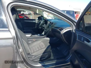 2020 Ford Fusion SE with VIN 3FA6P0HD3LR136288, listed as a IAAI auction lot 41699942 with 99,409 mi miles. Bid and sale history available at carsss.com. Image 5.