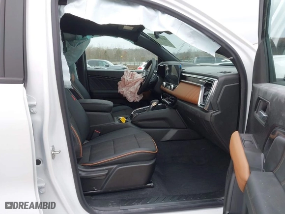 2024 GMC Canyon 4WD AT4 with VIN 1GTP6DEK1R1230068, listed as a IAAI auction lot 41491052 with 2,058 mi miles. Bid and sale history available at carsss.com. Image 5.
