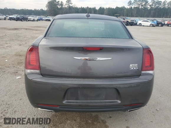 2019 Chrysler 300 S z VIN 2C3CCABG5KH585486, wystawiony jako Copart lot #48126285 z przebiegiem 131 088 mil mil oraz Szkoda całkowita • Salvage title. Historia ofert i sprzedaży dostępna na DreamBid. Obrazek 6.