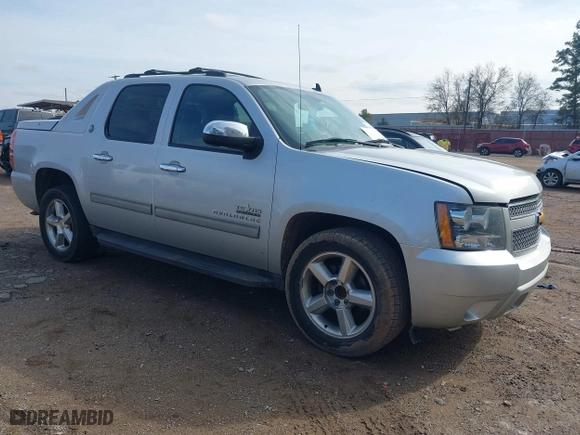 2013 Chevrolet Avalanche LS with VIN 3GNMCEE02DG207190, listed as a IAAI auction lot 41396345 with 223,378 mi miles. Bid and sale history available at carsss.com. Image 1.
