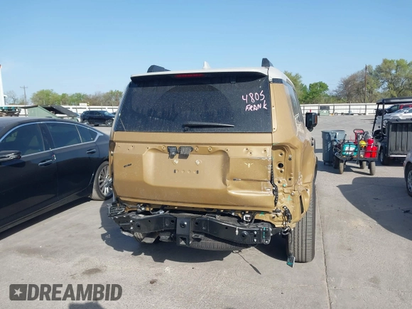 2024 Toyota Land Cruiser z VIN JTEABFAJ9RK012363, wystawiony jako IAAI lot #41859375 z przebiegiem 5 420 mil mil oraz . Historia ofert i sprzedaży dostępna na DreamBid. Obrazek 17.