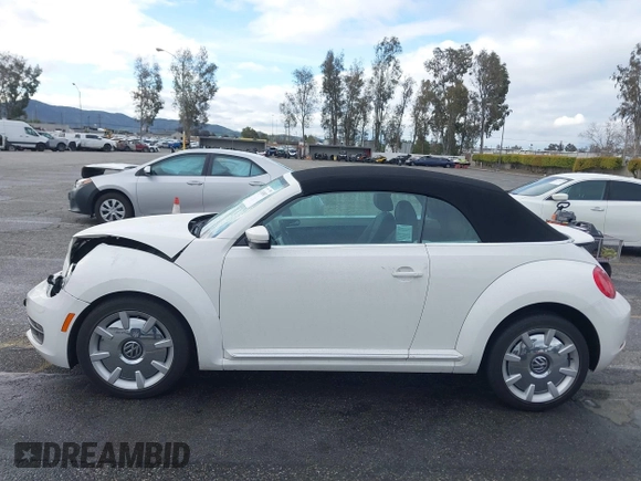 2013 Volkswagen Beetle 2.5L z VIN 3VW5P7AT9DM825439, wystawiony jako IAAI lot #41760907 z przebiegiem 53 649 mil mil oraz . Historia ofert i sprzedaży dostępna na DreamBid. Obrazek 14.