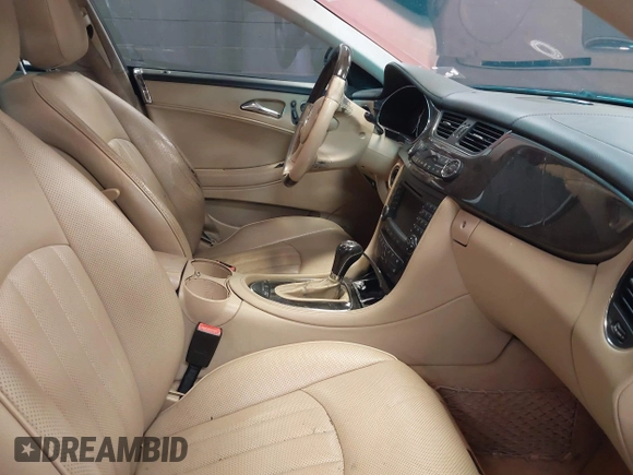 2007 Mercedes-Benz CLS-Class 5.5L with VIN WDDDJ72X77A106148, listed as a IAAI auction lot 41993651 with 158,291 mi miles. Bid and sale history available at carsss.com. Image 5.