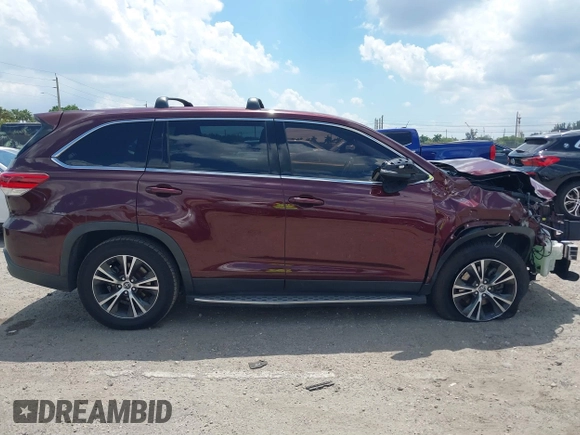 2019 Toyota Highlander LE z VIN 5TDZARFH5KS054593, wystawiony jako IAAI lot #41891885 z przebiegiem 131 351 mil mil oraz . Historia ofert i sprzedaży dostępna na DreamBid. Obrazek 14.
