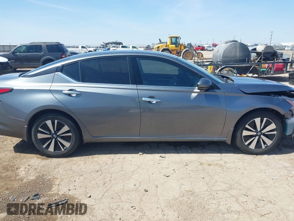 2019 Nissan Altima 2.5 SV with VIN 1N4BL4DV0KC175997, listed as a IAAI auction lot 41884416 with 92,969 mi miles. Bid and sale history available at carsss.com. Image 14.