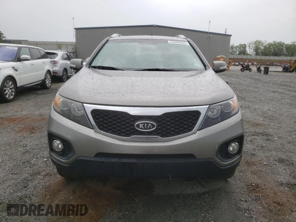 2012 Kia Sorento EX z VIN 5XYKU4A68CG209833, wystawiony jako Copart lot #53942035 z przebiegiem 216 199 mil mil oraz Szkoda całkowita • Salvage title. Historia ofert i sprzedaży dostępna na DreamBid. Obrazek 5.