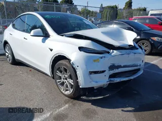 2022 Tesla Model Y Long Range z VIN 7SAYGDEE8NF374636, wystawiony jako IAAI lot #41545669 z przebiegiem 41 965 mil mil oraz . Historia ofert i sprzedaży dostępna na DreamBid. Obrazek 1.