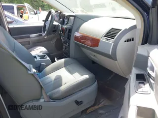 2008 Chrysler Town & Country Touring with VIN 2A8HR54P28R718253, listed as a IAAI auction lot 42099921 with 90,865 mi miles. Bid and sale history available at carsss.com. Image 5.