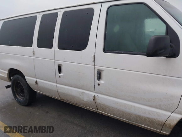 1998 Ford Econoline Wagon XL z VIN 1FBSS31L4WHB74004, wystawiony jako IAAI lot #41912360 z przebiegiem 458 615 mil mil oraz . Historia ofert i sprzedaży dostępna na DreamBid. Obrazek 13.