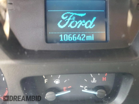 2019 Ford Transit z VIN 1FTYE1YM5KKB87003, wystawiony jako IAAI lot #42610488 z przebiegiem 106 642 mil mil oraz . Historia ofert i sprzedaży dostępna na DreamBid. Obrazek 6.