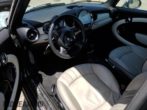 2013 MINI Convertible S z VIN WMWZP3C54DT551321, wystawiony jako Copart lot #57089205 z przebiegiem 92 441 mil mil oraz Szkoda całkowita • Salvage title. Historia ofert i sprzedaży dostępna na DreamBid. Obrazek 8.