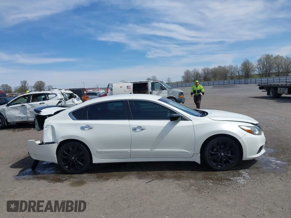 2017 Nissan Altima SR with VIN 1N4AL3AP7HC218218, listed as a IAAI auction lot 41848359 with 175,626 mi miles and . Bid and sale history available at carsss.com. Image 13.