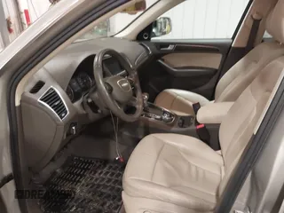 2014 Audi Q5 Premium Plus z VIN WA1LFAFP1EA075646, wystawiony jako IAAI lot #41528806 z przebiegiem 104 265 mil mil oraz . Historia ofert i sprzedaży dostępna na DreamBid. Obrazek 5.
