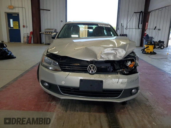 2011 Volkswagen Jetta SEL z VIN 3VWLZ7AJ5BM332905, wystawiony jako Copart lot #61913255 z przebiegiem Nie podano mil oraz Czysty tytuł • Clean title. Historia ofert i sprzedaży dostępna na DreamBid. Obrazek 5.