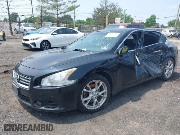 2014 Nissan Maxima SV z VIN 1N4AA5AP7EC913876, wystawiony jako IAAI lot #42487703 z przebiegiem 165 451 mil mil oraz . Historia ofert i sprzedaży dostępna na DreamBid. Obrazek 2.
