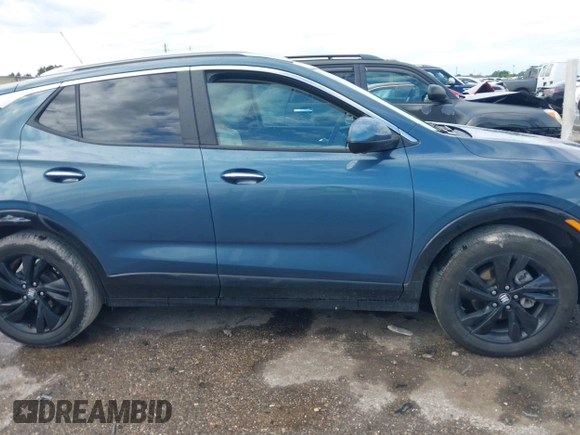 2024 Buick Encore GX Sport Touring z VIN KL4AMDSL3RB007284, wystawiony jako IAAI lot #42228588 z przebiegiem 32 618 mil mil oraz . Historia ofert i sprzedaży dostępna na DreamBid. Obrazek 13.