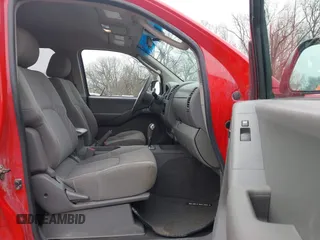 2006 Nissan Frontier SE z VIN 1N6AD07W96C455744, wystawiony jako IAAI lot #41728920 z przebiegiem 176 107 mil mil oraz . Historia ofert i sprzedaży dostępna na DreamBid. Obrazek 5.