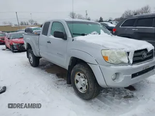2006 Toyota Tacoma with VIN 5TEUU42N36Z293472, listed as a IAAI auction lot 41320155 with 105,230 mi miles. Bid and sale history available at carsss.com. Image 1.