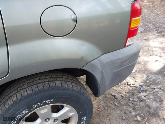 2005 Ford Escape XLT with VIN 1FMYU93105DA09261, listed as a IAAI auction lot 42043063 with 92,203 mi miles. Bid and sale history available at carsss.com. Image 6.