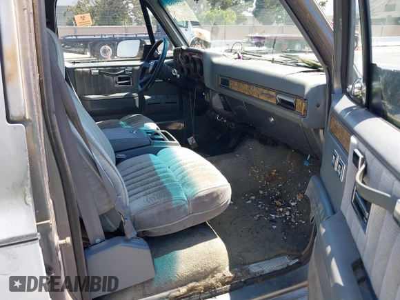 1990 GMC Suburban with VIN 1GKGR26NXLF528203, listed as a IAAI auction lot 42731684 with 185,736 mi miles and . Bid and sale history available at DreamBid. Image 5.