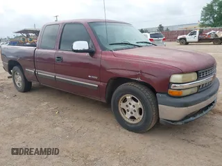 2001 Chevrolet Silverado 1500 LS with VIN 2GCEC19T911148055, listed as a IAAI auction lot 42101561 with 209,174 mi miles. Bid and sale history available at carsss.com. Image 1.