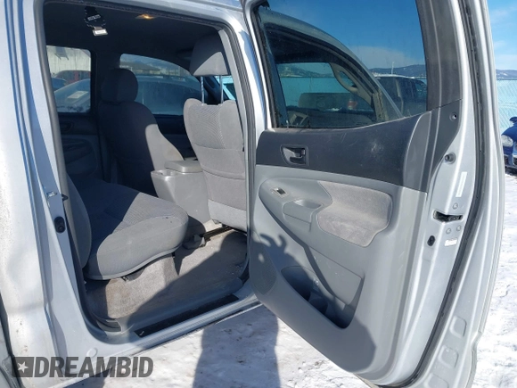 2006 Toyota Tacoma z VIN 5TELU42N06Z195981, wystawiony jako IAAI lot #41333261 z przebiegiem 216 216 mil mil oraz . Historia ofert i sprzedaży dostępna na DreamBid. Obrazek 8.