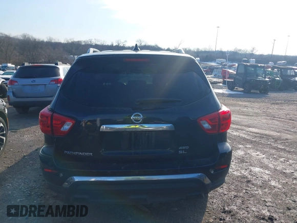 2019 Nissan Pathfinder S z VIN 5N1DR2MMXKC625986, wystawiony jako IAAI lot #41265272 z przebiegiem 124 351 mil mil oraz . Historia ofert i sprzedaży dostępna na DreamBid. Obrazek 16.