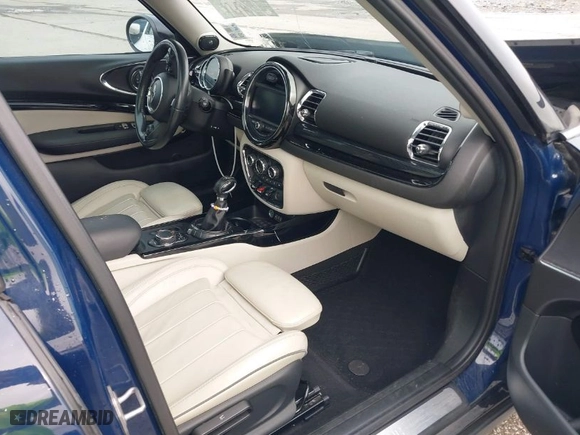 2016 MINI Cooper Clubman with VIN WMWLN5C54G2E30843, listed as a IAAI auction lot 41371368 with 1 mi miles. Bid and sale history available at carsss.com. Image 5.