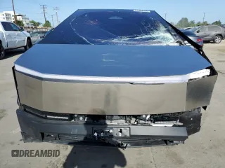 2024 Tesla Cybertruck с VIN 7G2CEHED4RA040048, выставлен на аукционе Copart как лот 61394105 с пробегом 1 646 миль миль и Списание • Salvage title. История ставок и продаж доступна на DreamBid. Изображение 5.