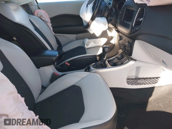 2019 Jeep Compass Latitude with VIN 3C4NJDBB5KT704564, listed as a IAAI auction lot 40768531 with 95,291 mi miles. Bid and sale history available at carsss.com. Image 5.