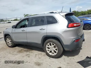 2017 Jeep Cherokee Latitude with VIN 1C4PJMCS9HW634285, listed as a Copart auction lot 59107615 with 136,984 mi miles and Salvage title. Bid and sale history available at DreamBid. Image 2.
