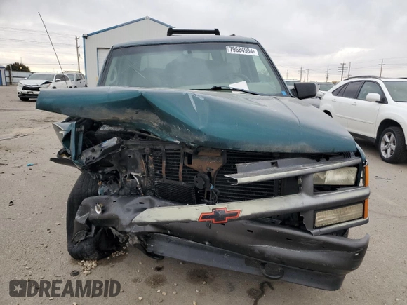 1998 Chevrolet Tahoe z VIN 3GNEK18R4WG128424, wystawiony jako Copart lot #79684984 z przebiegiem 217 456 mil mil oraz Szkoda całkowita • Salvage title. Historia ofert i sprzedaży dostępna na DreamBid. Obrazek 5.