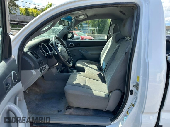 2010 Toyota Tacoma z VIN 5TEPX4EN6AZ695401, wystawiony jako Copart lot #56636935 z przebiegiem 178 262 mil mil oraz Czysty tytuł • Clean title. Historia ofert i sprzedaży dostępna na DreamBid. Obrazek 7.